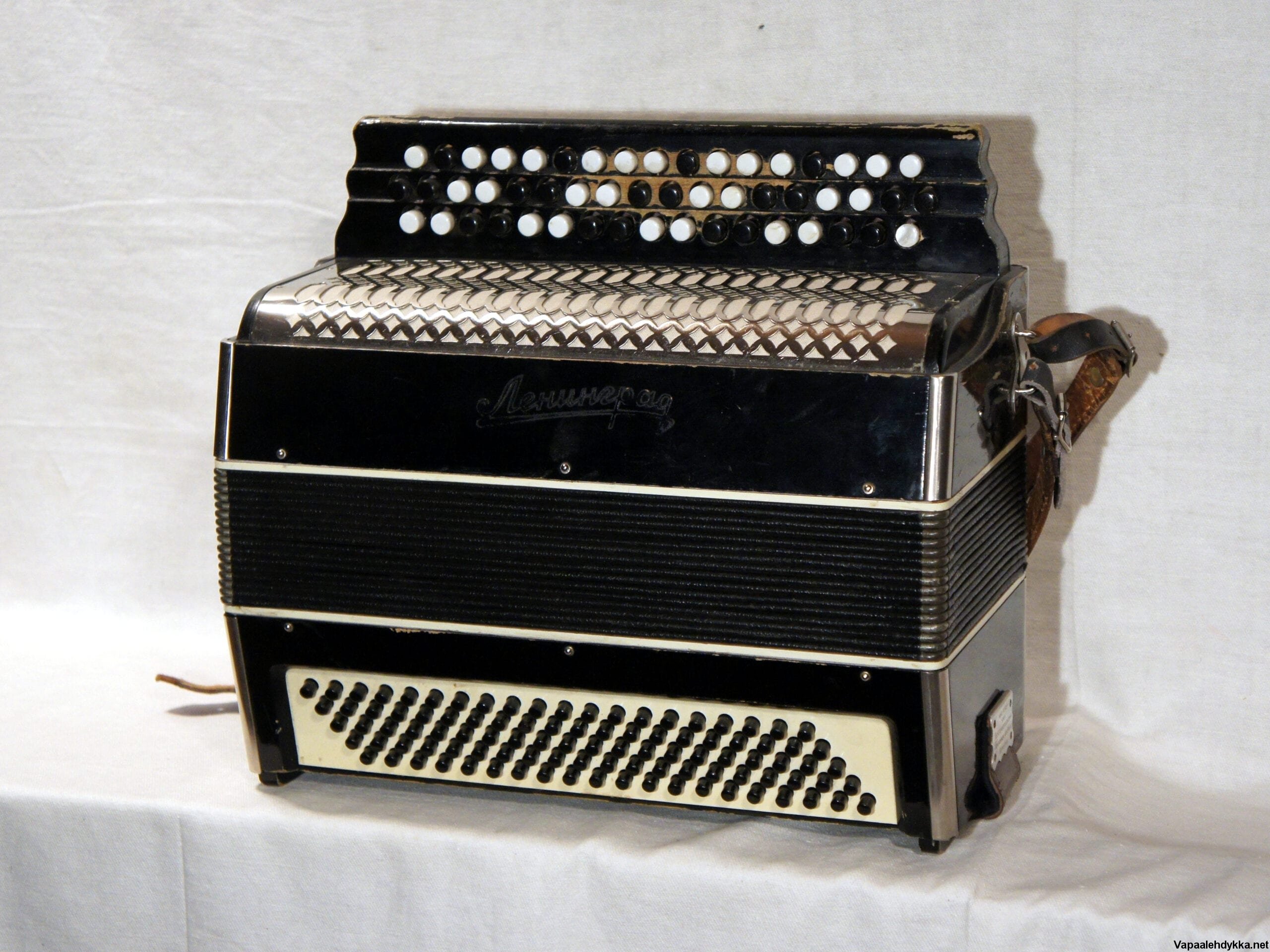 A three row accordion | The Free Reed